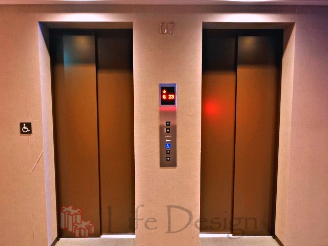 D’sグラフォート大阪NYタワー 7階内廊下 カーペット敷き